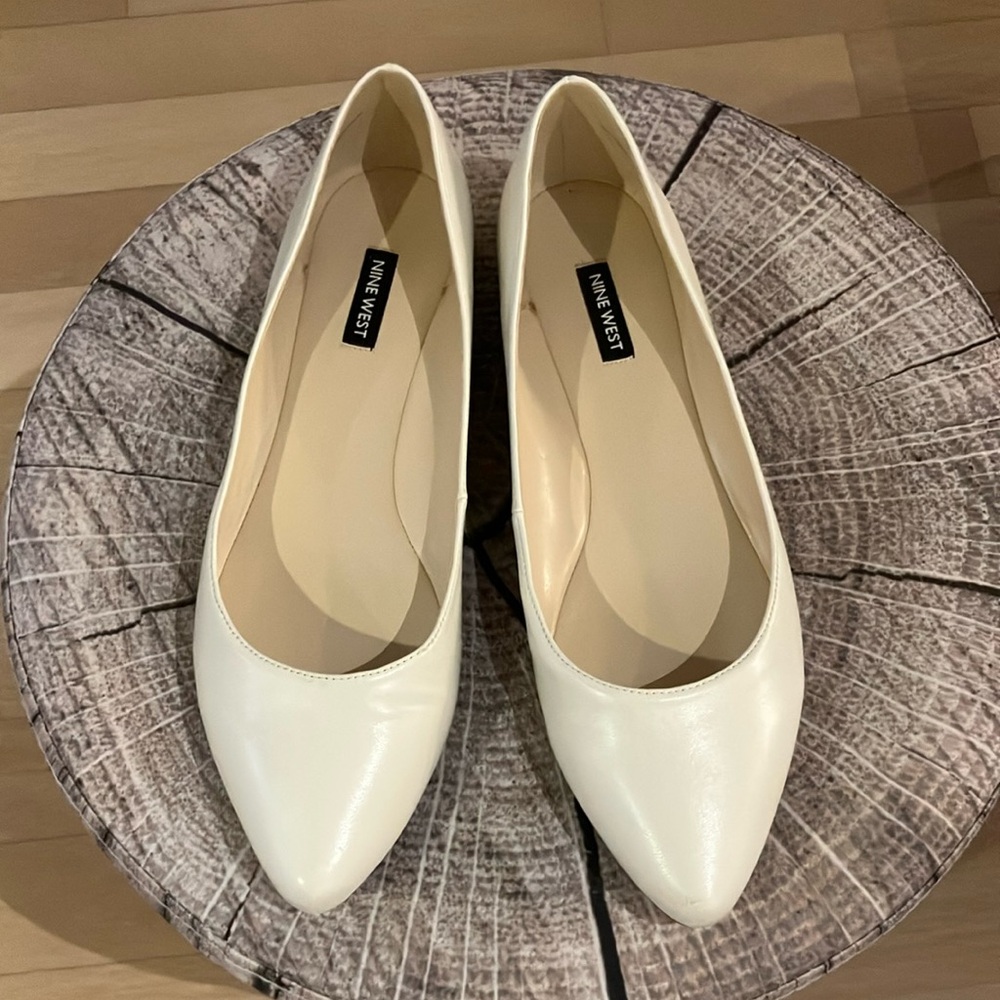 EUC Nine West White Ballet Flats with Pointed Toe